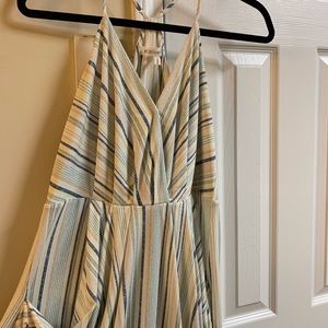 BCBG Dress flowing with large pockets size large